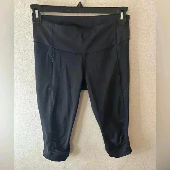 Lululemon Run Crop Black Leggings sz 8 - Picture 2 of 5